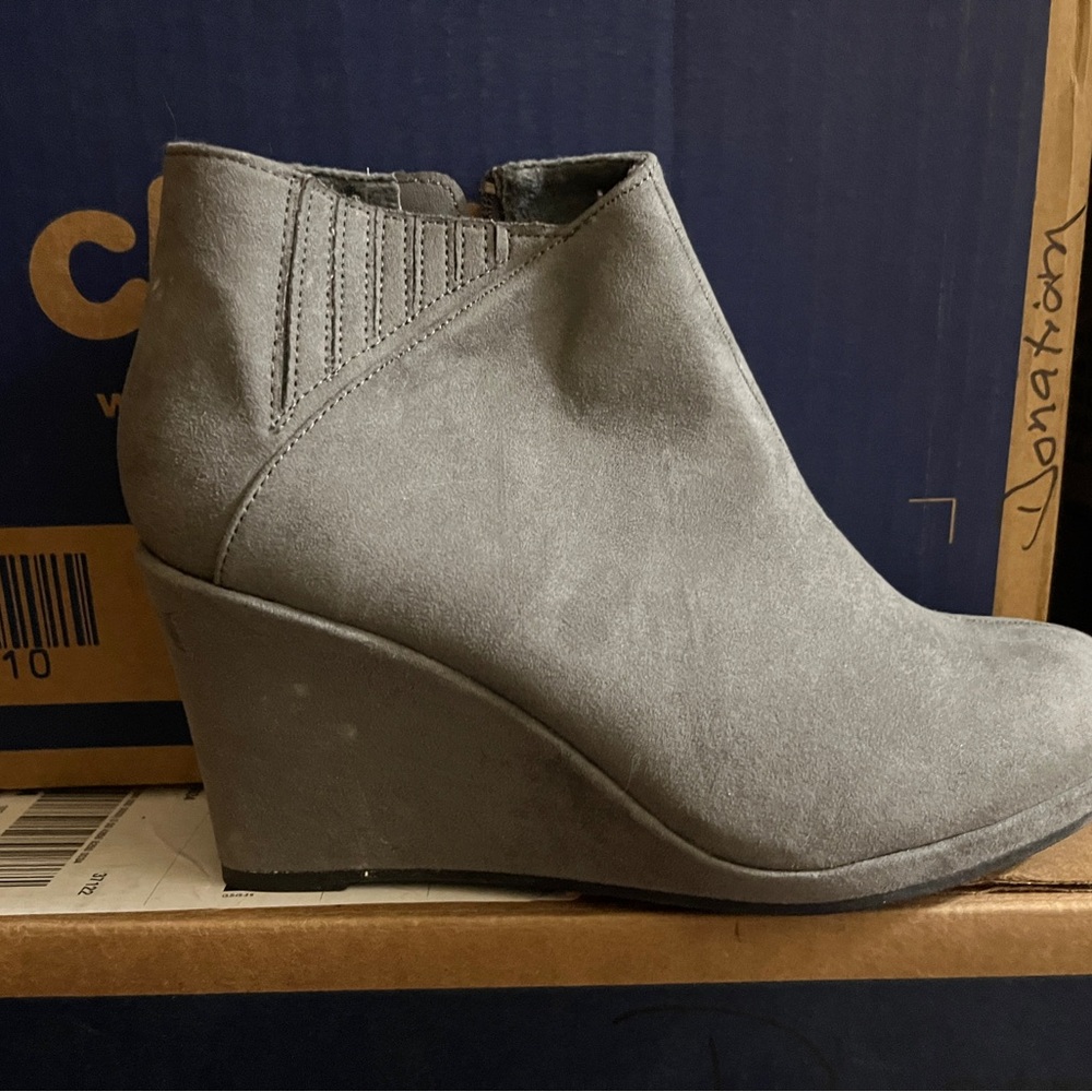 Rampage Gray Suede Wedge gray Ankle Booties